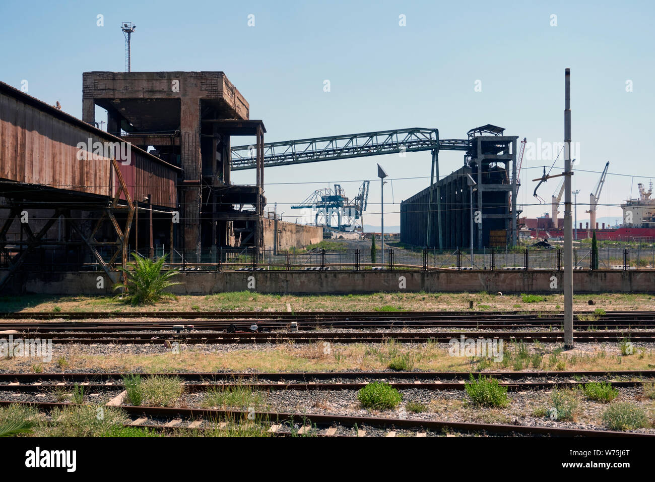 Piombino, LI, Italien, Ansicht der alten industriellen Zentrum und alten Stahlbau Anlage Stockfoto