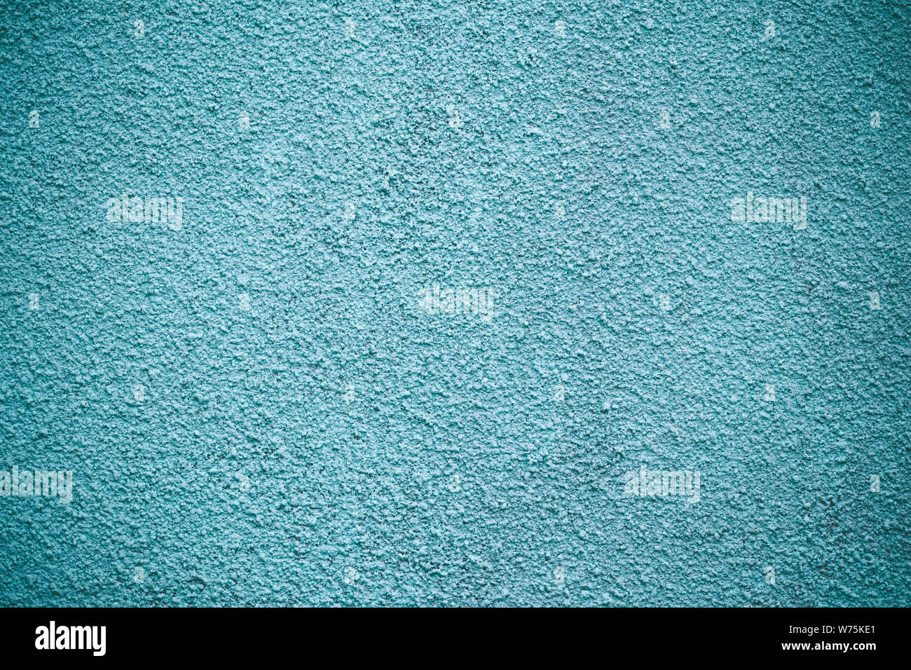 Hellblau und Grün grungy Zement Wand Hintergrund. Grunge Textur von Aqua Color, Stuck, Farbe. Raues Papier Oberfläche. Karte, kopieren Platz Banner. Stockfoto