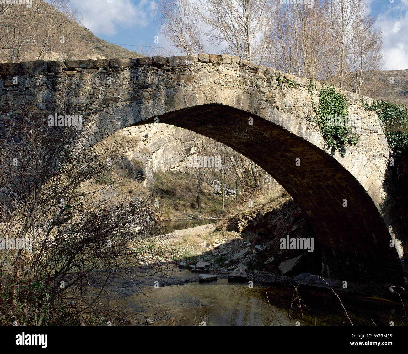 Spanien. La Rioja. Peroblasco. Mittelalterliche Brücke über Cidacos Fluss. La Rioja Baja. Stockfoto
