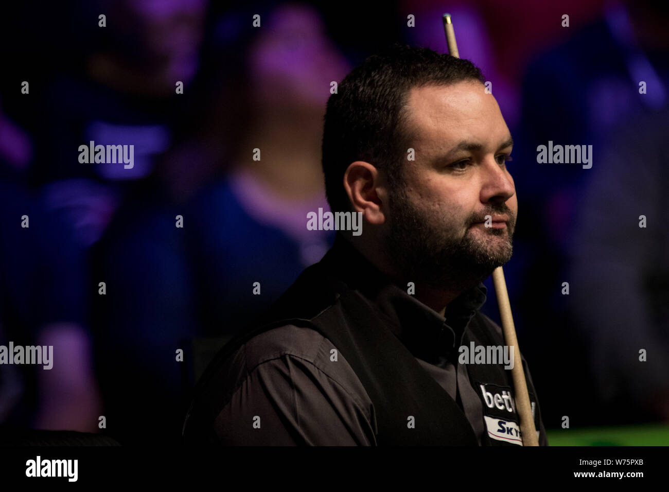 Stephen Maguire von Schottland Uhren Graeme Dott von Schottland spielen in ihre vierte Runde während der 2017 Betway UK Championship Snooker Tournam Stockfoto