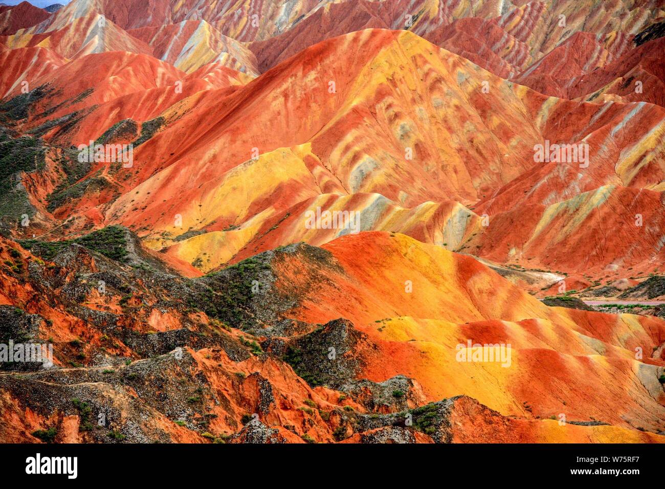 Blick auf bunte Felsformationen am Zhangye Danxia Relief geologischen Park in der Provinz Gansu, China, 25. September 2017. Die Rainbow Bergen Stockfoto