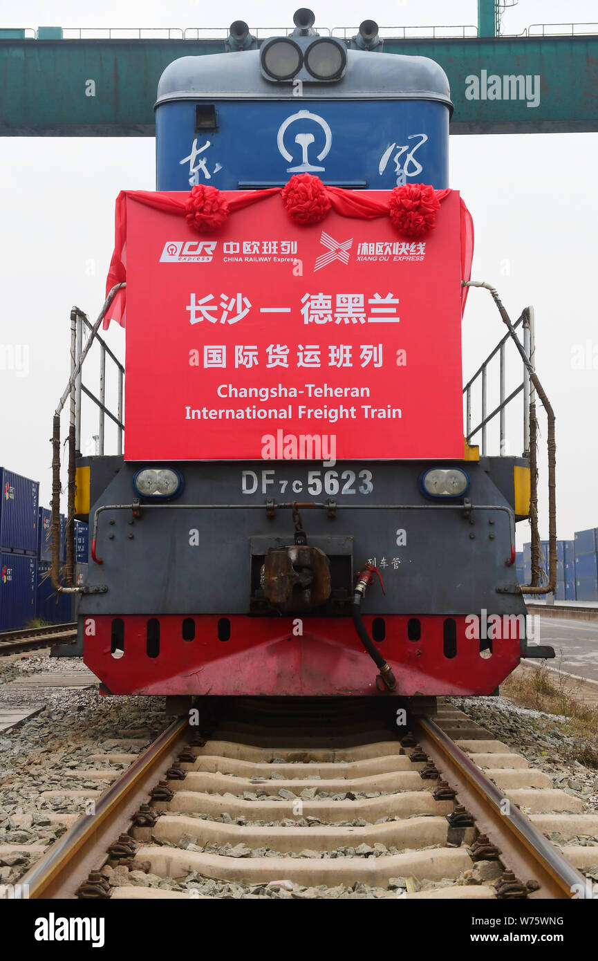 Ein güterzug von China Railway Express ausgeführt von Changsha in Teheran wird dargestellt, vor dem Abflug aus dem Norden station in Changsha Changsha City Stockfoto