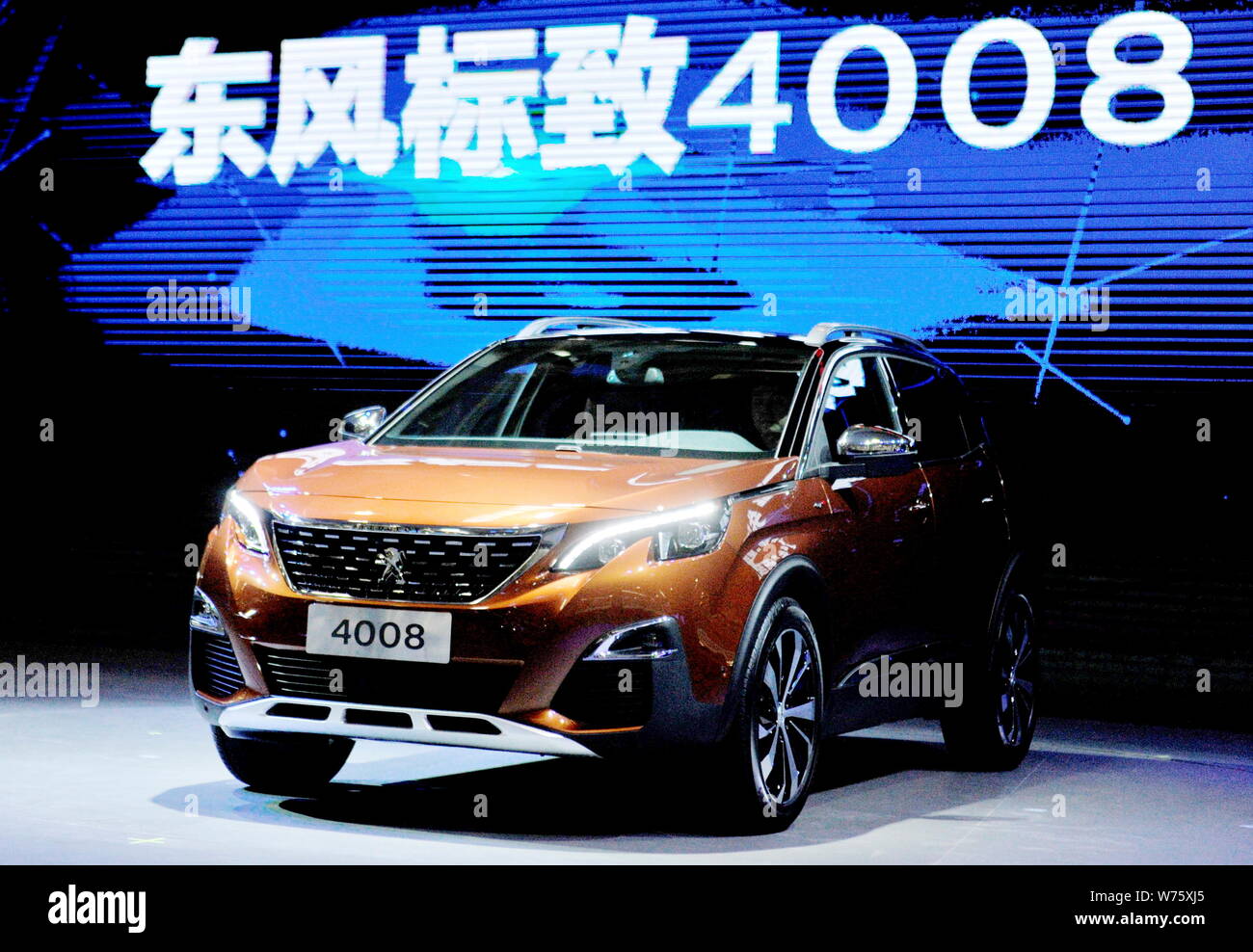 ---- Eine Dongfeng Peugeot 4008 ist eine automatische Anlage von Dongfeng Peugeot Citroen Automobile in Chengdu City, der Südwesten Chinas Sichuan provi Stockfoto