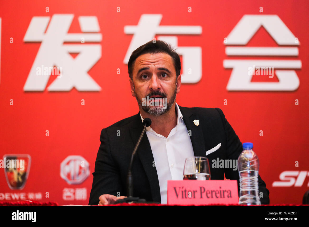 Portugiesische Fußball-manager Vitor Pereira, der neu ernannte Leiter Trainer von Chinas Shanghai SIPG F.C., besucht eine Pressekonferenz vor der 2018 Stockfoto