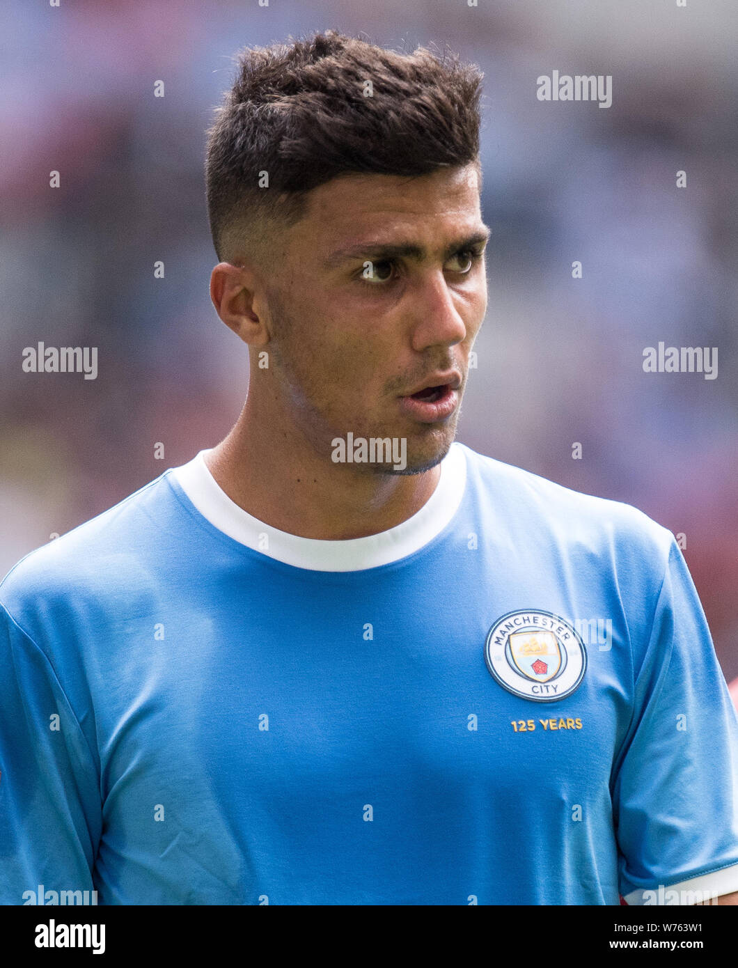LONDON, ENGLAND - AUGUST 04: Rodrigo "rodri" Hernández Cascante von Manchester City an schaut während der FA Community Shield Match zwischen Liverpool und Manchester City im Wembley Stadion am 4. August 2019 in London, England. (Foto von Sebastian Frej/MB Medien) Stockfoto