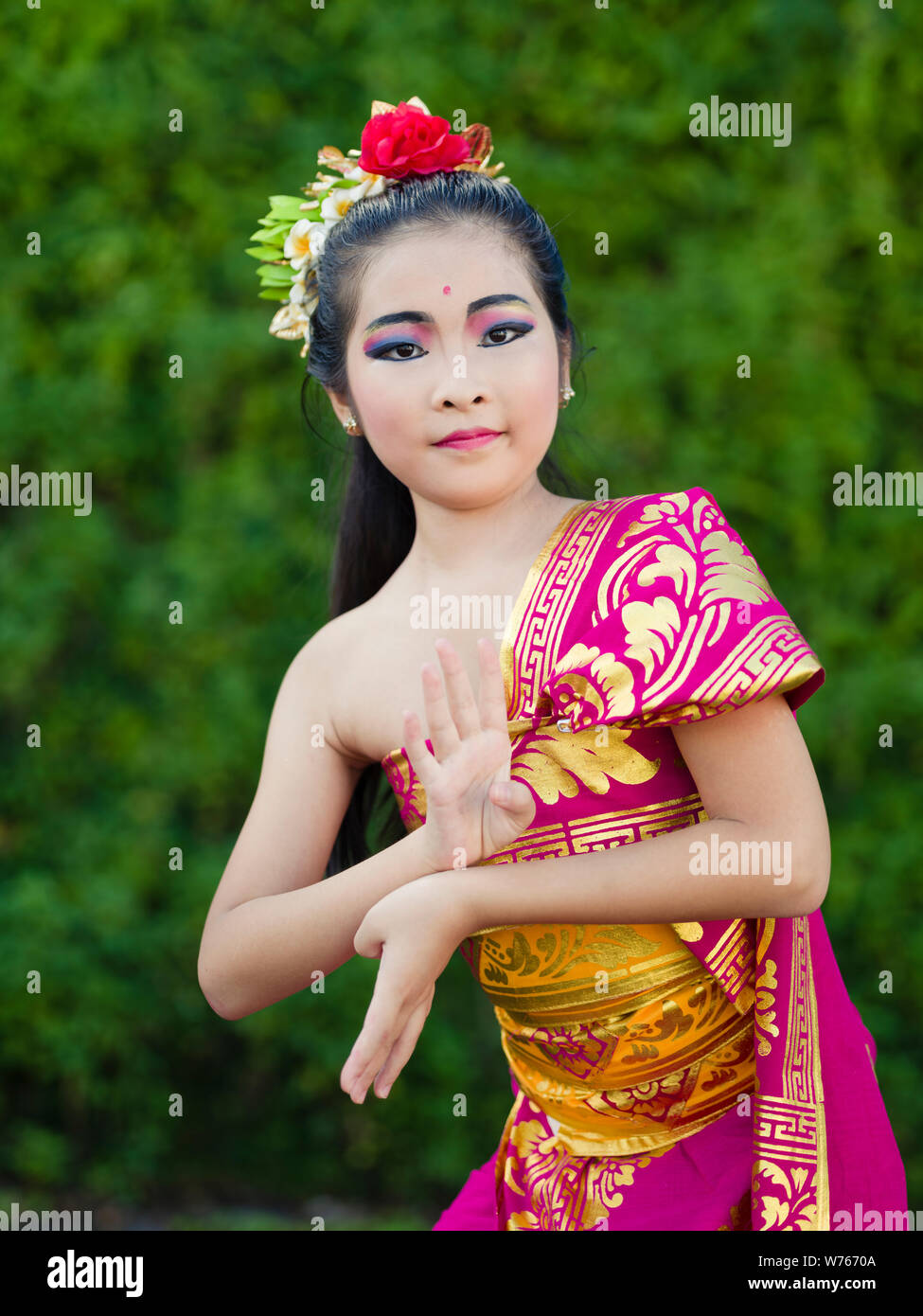 Portrait von balinesischen Tanz und Gamelan klasse Mitglied. Traditioneller Tanz und Musik von Bali, Indonesien, Südostasien einschließlich Legong Barong Willkommen Tanz Stockfoto
