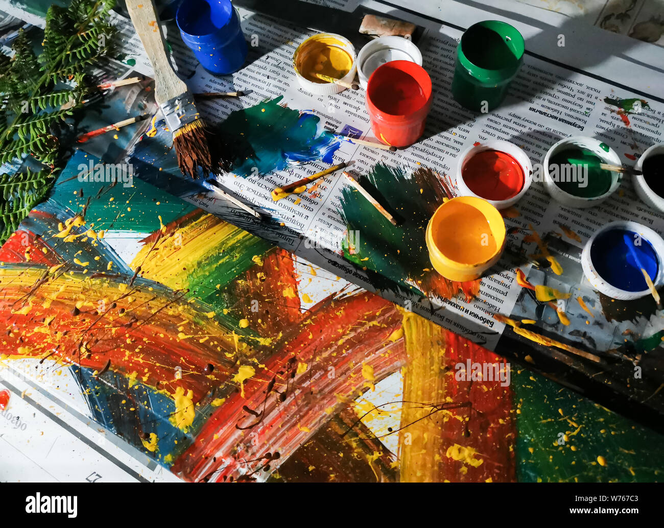 Russland, St. Petersburg, Juli 2019 - Abstrakte moderne Malerei und bunten Farben Stockfoto