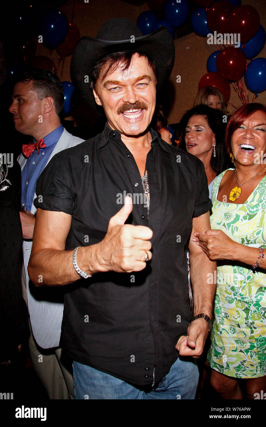 New York, USA. 26. Juni 2008. Randy Jones auf der Geburtstagsfeier für Noel Ashman an plumm. Quelle: Steve Mack/Alamy Stockfoto