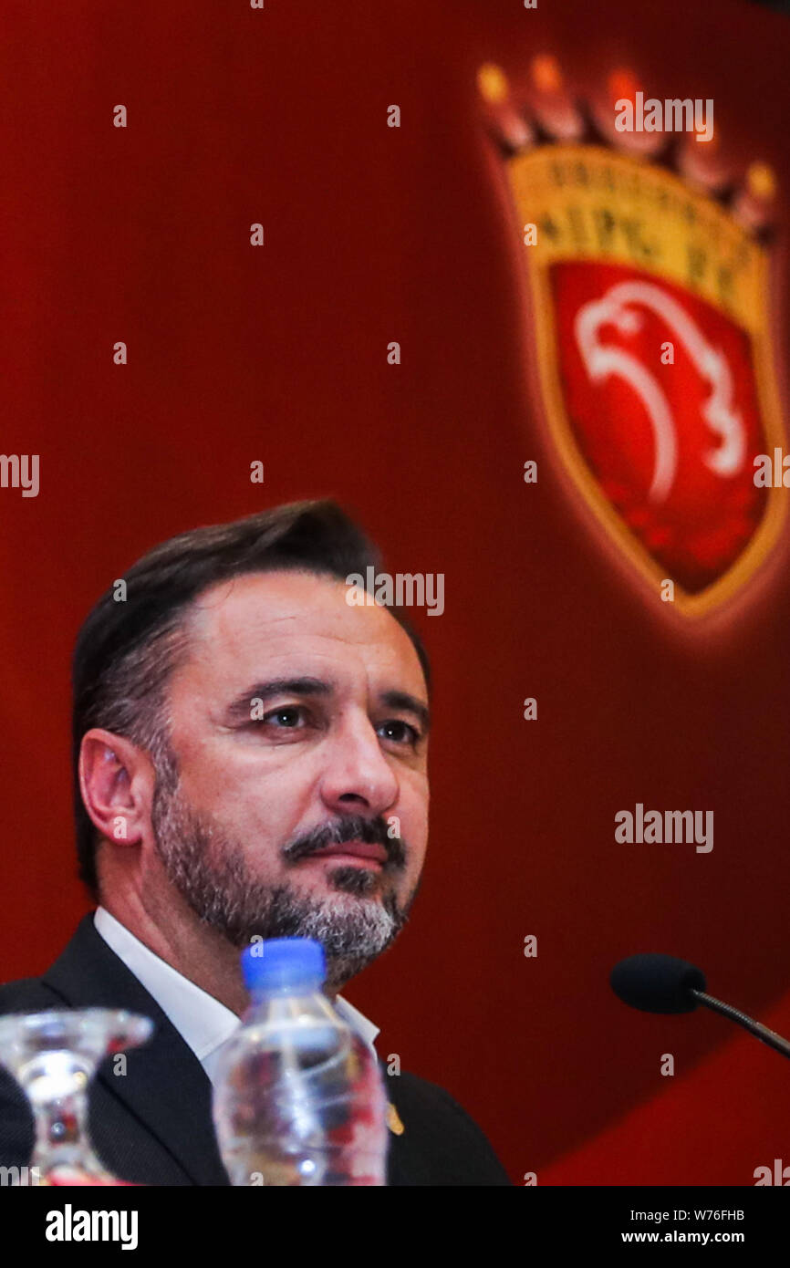 Portugiesische Fußball-manager Vitor Pereira, der neu ernannte Leiter Trainer von Chinas Shanghai SIPG F.C., besucht eine Pressekonferenz vor der 2018 Stockfoto