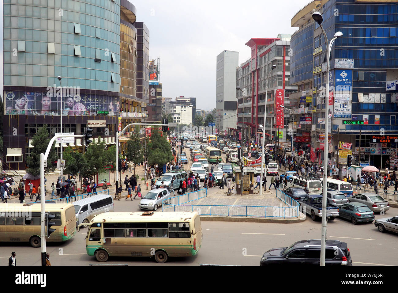 Addis Abeba, Äthiopien, 18. Juli 2019: Die große Stadt von Addis Abeba, der Hauptstadt von Äthiopien ist eines der am schnellsten wachsenden Städte auf dem Afrikanischen Kontinent. Stockfoto