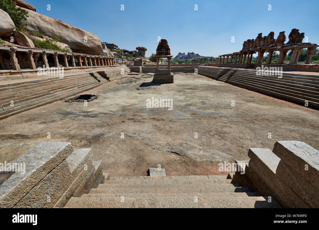 Krishna Basar, Ruinen von einem Marktplatz um ein öffentliches Bad, Hampi, UNESCO-heritge Website, Karnataka, Indien Stockfoto