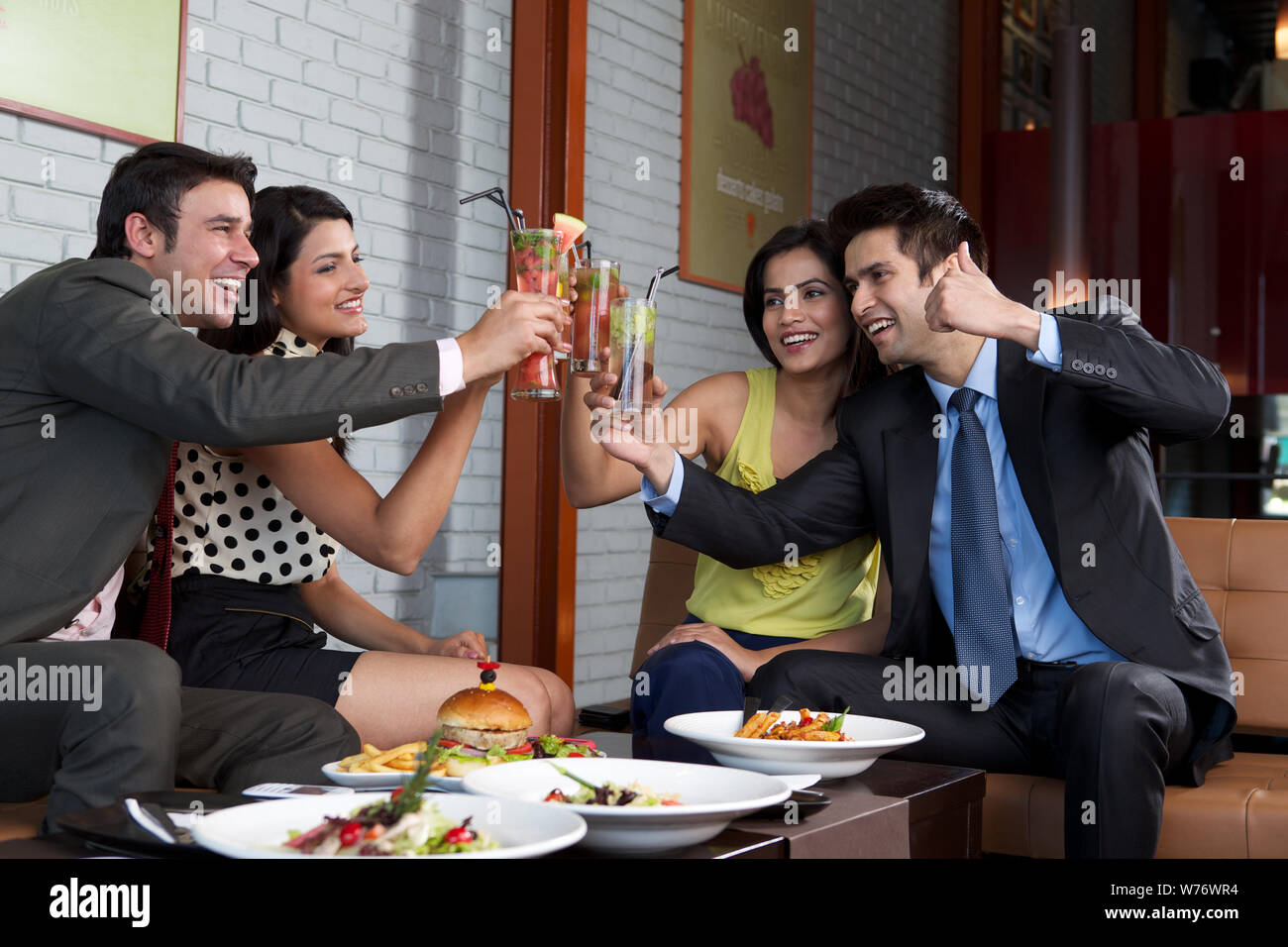Indische Geschäftsleute mit Party in einem restaurant Stockfoto