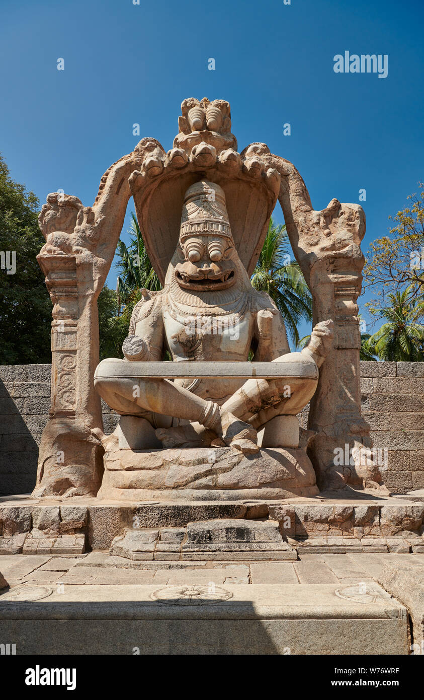 Laksmi Narasimha Tempel, Yoga-Narasimha Monolithen in-situ geschnitzt., Hampi, UNESCO-heritge Website, Karnataka, Indien Stockfoto