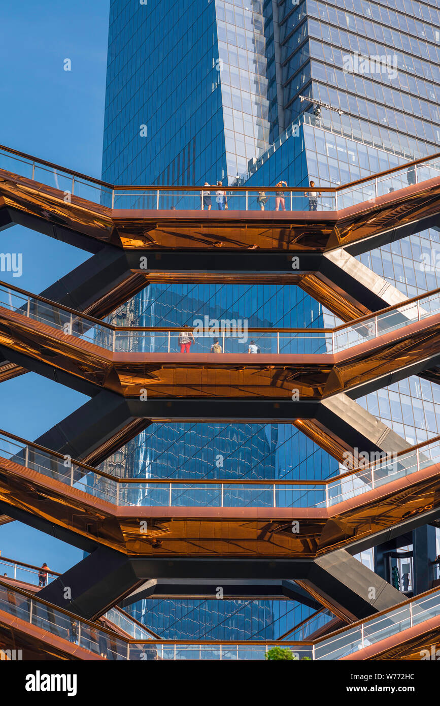 Architektur New York City, Detail des Schiffes Gebäude (2019), entworfen von Thomas Heatherwick und in Hudson Yards, Manhattan, New York City gelegen. Stockfoto