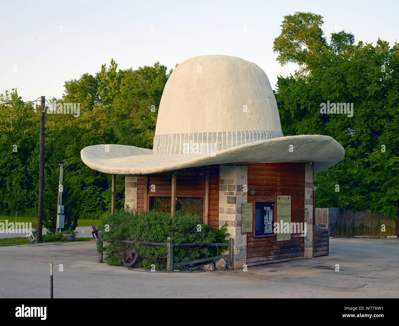 Eine Kickerz Kaffee Antrieb - durch die Lage mit einem ausgeprägten westlichen Touch in Whitehouse, Texas, physische Beschreibung: 1 Foto: digital, tiff-Datei, Farbe. Hinweise: Geschenk; Die lyda Hill Foundation; 2014; (DLC/PP 2014: 054).; Titel, Datum und Schlüsselwörter auf Informationen, die von den Fotografen zur Verfügung gestellt wurden.; Teil: Lyda Hill Texas Sammlung von Fotografien in Carol M. Highsmith ist Amerika Projekt in der Carol M. Highsmith Archiv.; Stockfoto