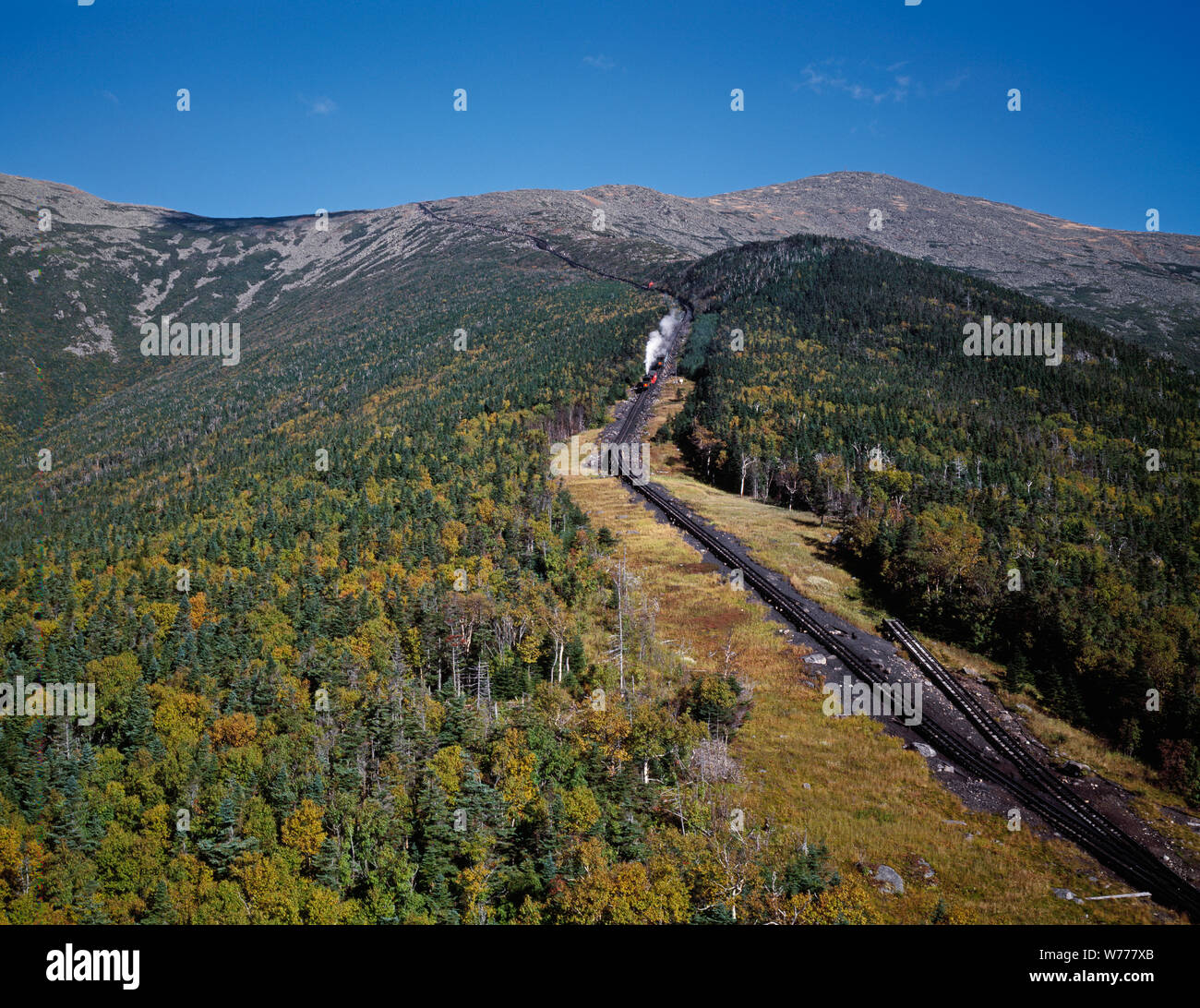 Eine Zahnradbahn auf New Hampshire Mount Washington in den Weißen Bergen physikalische Beschreibung: 1 Transparenz: Farbe; 4 x 5 in. oder kleiner. Hinweise: Titel, Datum, und Schlüsselwörter vom Fotografen zur Verfügung gestellt.; digitale Bild von Carol M. Highsmith ihrem ursprünglichen Film Transparenz zu vertreten; einige Details können zwischen dem Film und den digitalen Bildern abweichen.; ist Teil der Wählt Serie im Carol M. Highsmith Archiv.; Geschenk und kaufen; Carol M. Highsmith; 2011; (DLC/PP 2011: 124).; Stockfoto