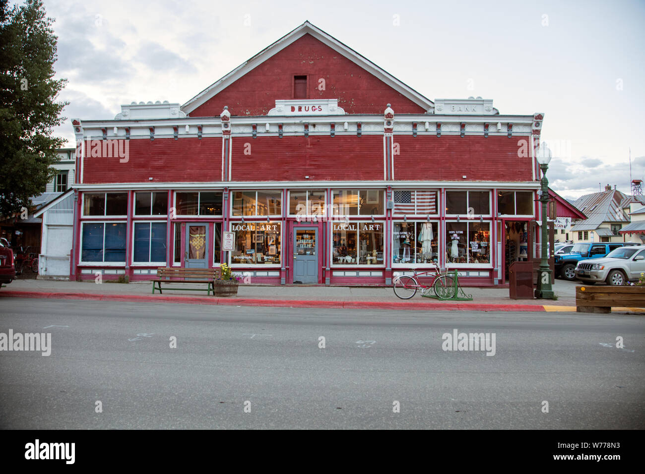 Eine ehemalige Bank und Drug Store gedreht Art Gallery in Crested Butte, eine Stadt stark während der Skisaison hoch in den Rocky Mountains in Gunnison County, Colorado physikalische Beschreibung: 1 Foto: digital, tiff-Datei, Farbe entfernt. Hinweise: Kaufen; Carol M. Highsmith Fotografie, Inc.; 2015; (DLC/PP 2015: 068).; Teil: Gates Grenzen Fonds Colorado Sammlung innerhalb der Carol M. Highsmith Archiv.; Stockfoto