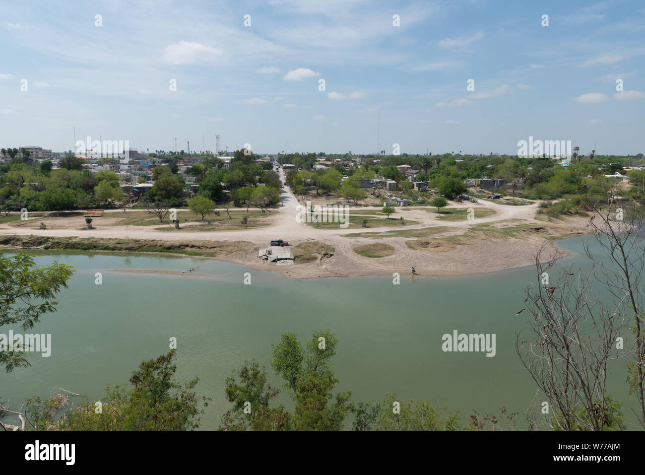 Werfen Sie einen Blick auf Mexiko von Täuschungen über Roma, eine kleine, aber historische Stadt entlang des Rio Grande Flusses in Starr County, Texas, physische Beschreibung: 1 Foto: digital, tiff-Datei, Farbe. Hinweise: Titel, Datum, und die Schlüsselwörter, die auf Informationen der Fotograf.; Geschenk; Die lyda Hill Foundation; 2014; (DLC/PP 2014: 054).; Teil: Lyda Hill Texas Sammlung von Fotografien in Carol M. Highsmith ist Amerika Projekt in der Carol M. Highsmith Archiv.; Stockfoto
