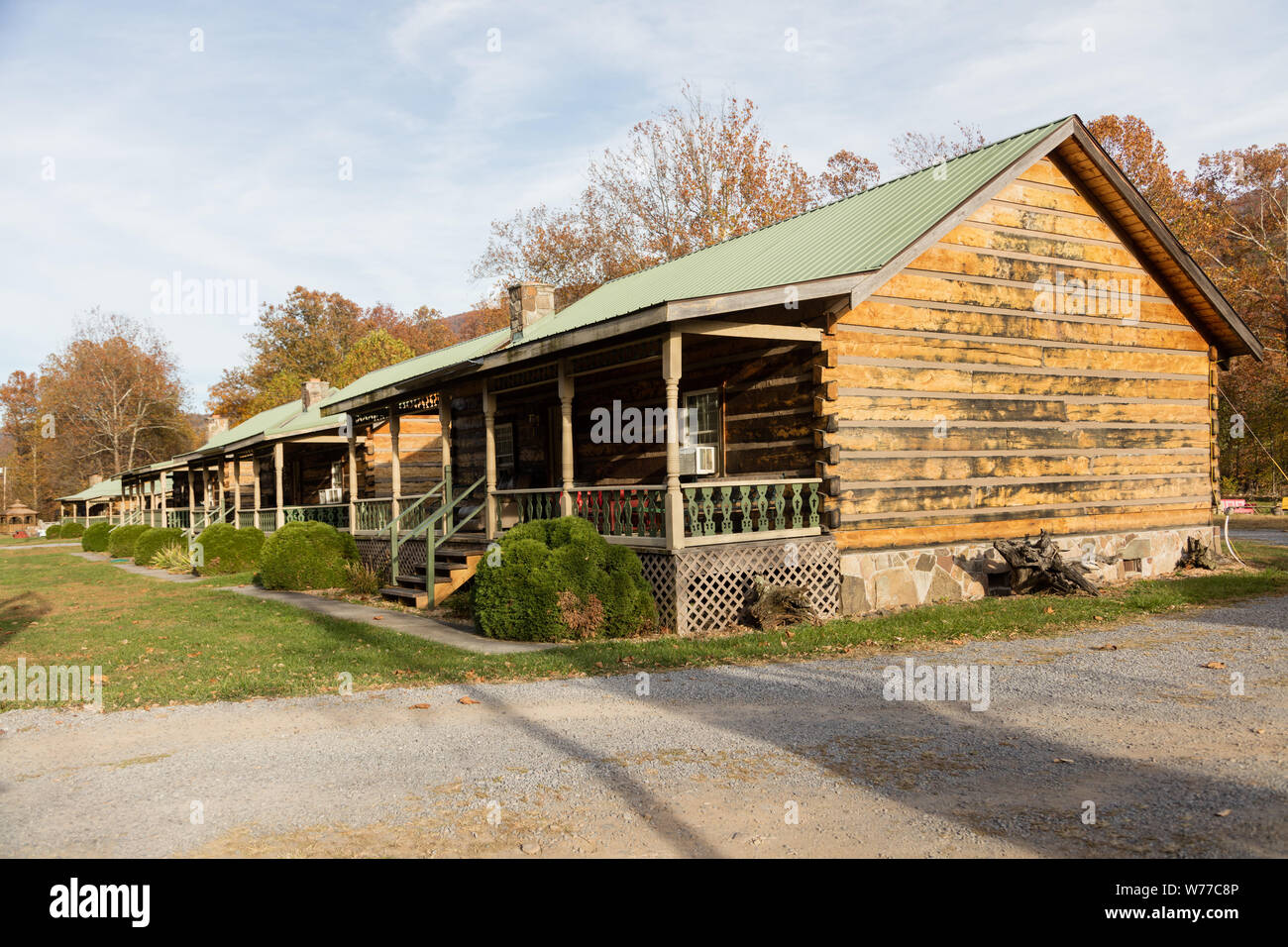 Eine Reihe von touristischen Kabinen in Seneca Rocks, West Virginia, physische Beschreibung: 1 Foto: digital, tiff-Datei, Farbe. Hinweise: Kaufen; Carol M. Highsmith Fotografie, Inc.; 2015; (DLC/PP 2015: 055).; Stockfoto