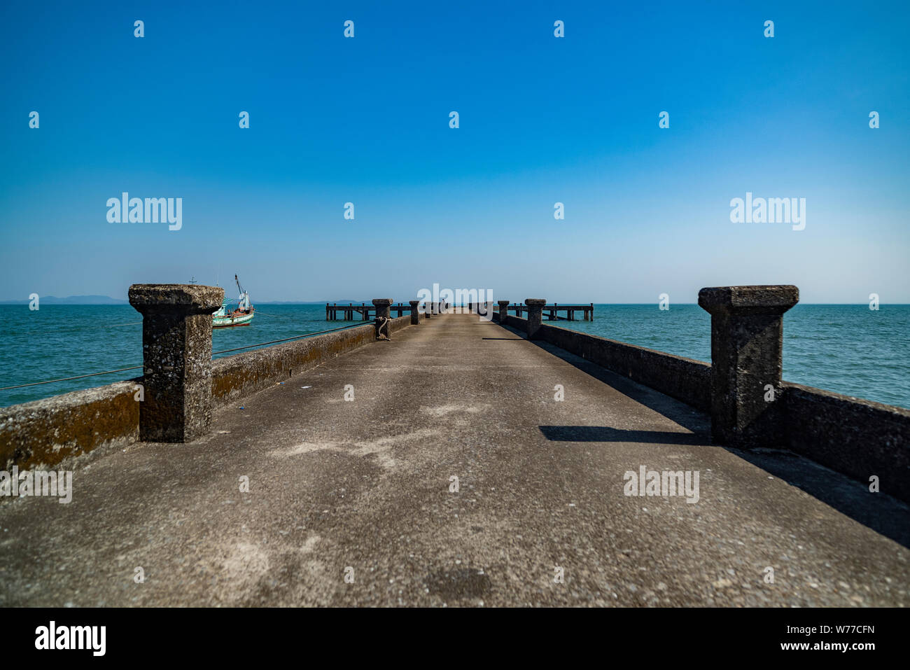 Betrachtungswinkel von einem Ort namens Tarnmayom Pier. Ostküste von Koh Chang Insel, Thailand. Stockfoto