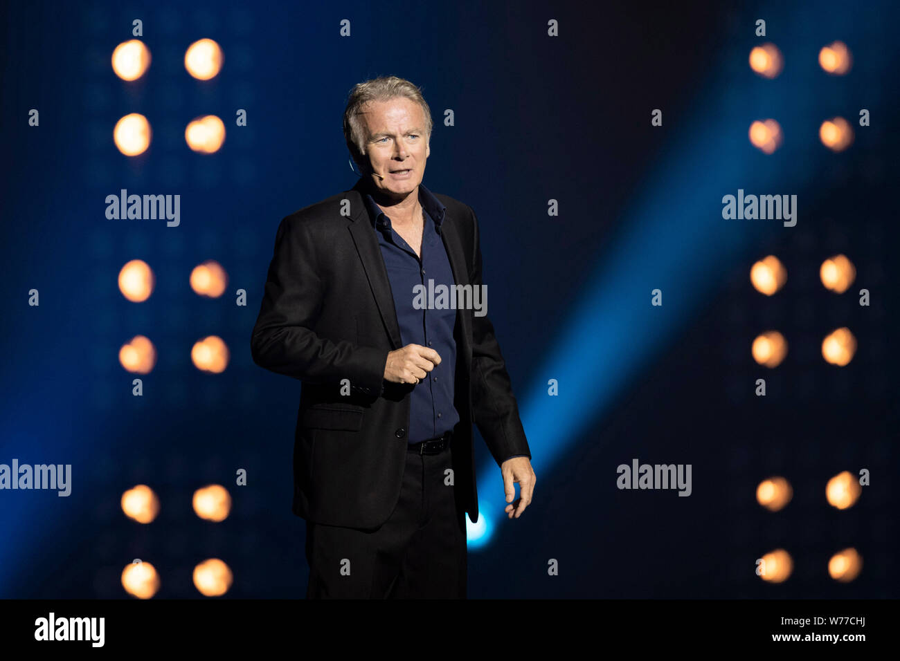 Humorist und Schauspieler Franck Dubosc auf der Bühne in Nizza am 2019/03/16, neue Show "Fifty Fifty" Stockfoto