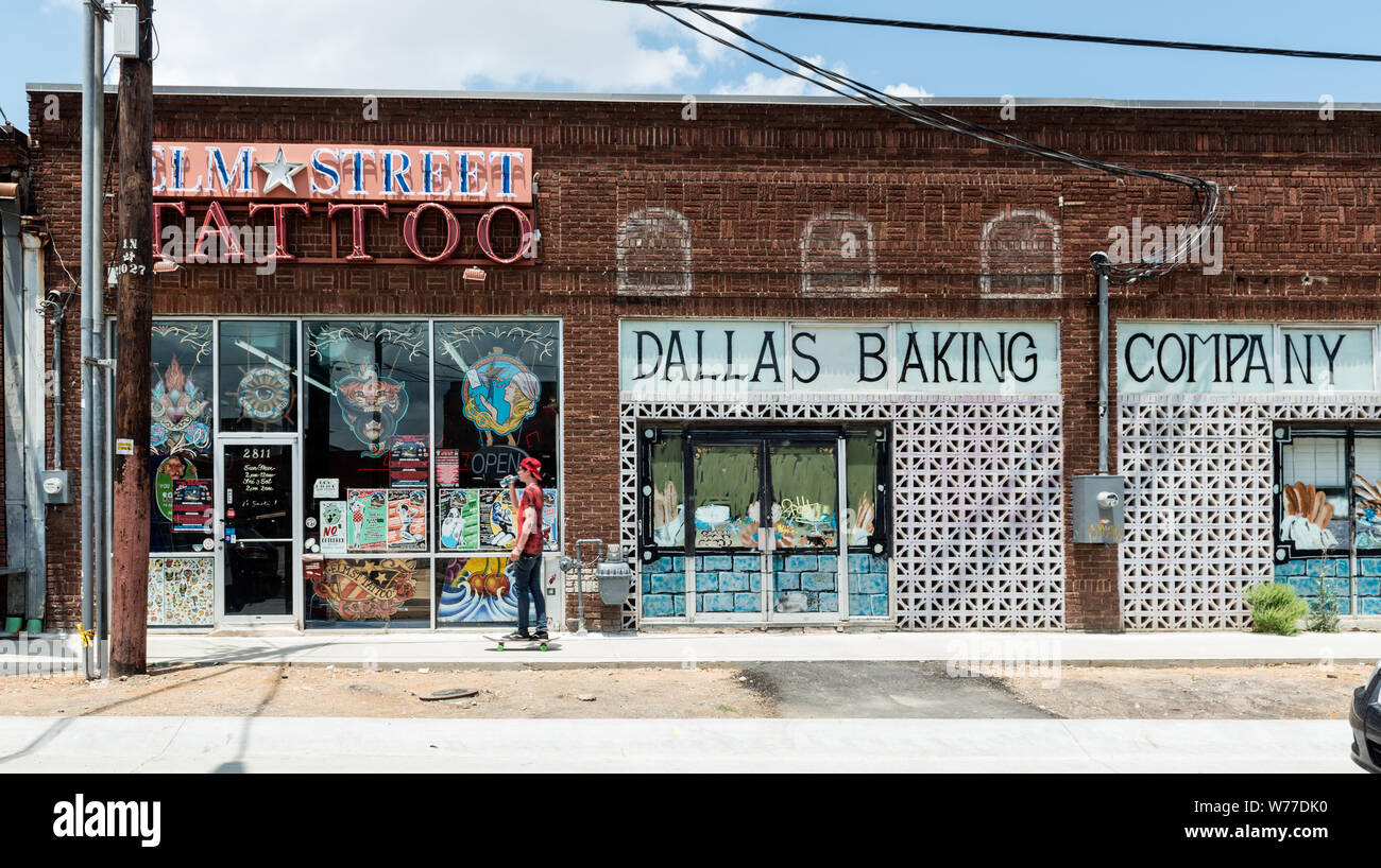 Ein Schaufenster in Deep Ellum, eine Nachbarschaft besteht größtenteils aus Kunst- und Unterhaltungsmöglichkeiten in der Nähe der Innenstadt im Alten Osten Dallas, Texas, physische Beschreibung: 1 Foto: digital, tiff-Datei, Farbe. Hinweise: Als einer der ersten kommerziellen Dallas Bezirke für Afrikaner und europäischer Einwanderer, Deep Ellum ist einer der historisch bedeutenden Nachbarschaften der Stadt.; Titel, Datum, Schlüsselwörter auf Informationen, die von den Fotografen zur Verfügung gestellt wurden.; Geschenk; Die lyda Hill Foundation; 2014; (DLC/PP 2014: 054).; Teil: Lyda Hill Texas Sammlung von Fotografien in Carol M. Highsmith's Bin Stockfoto