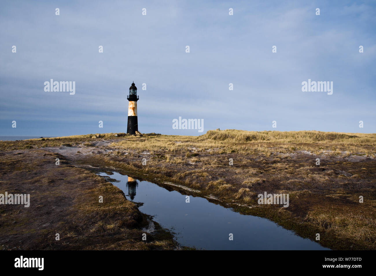 Der Leuchtturm am Kap Pembroke, am östlichsten Punkt der Falkland Inseln. Stockfoto