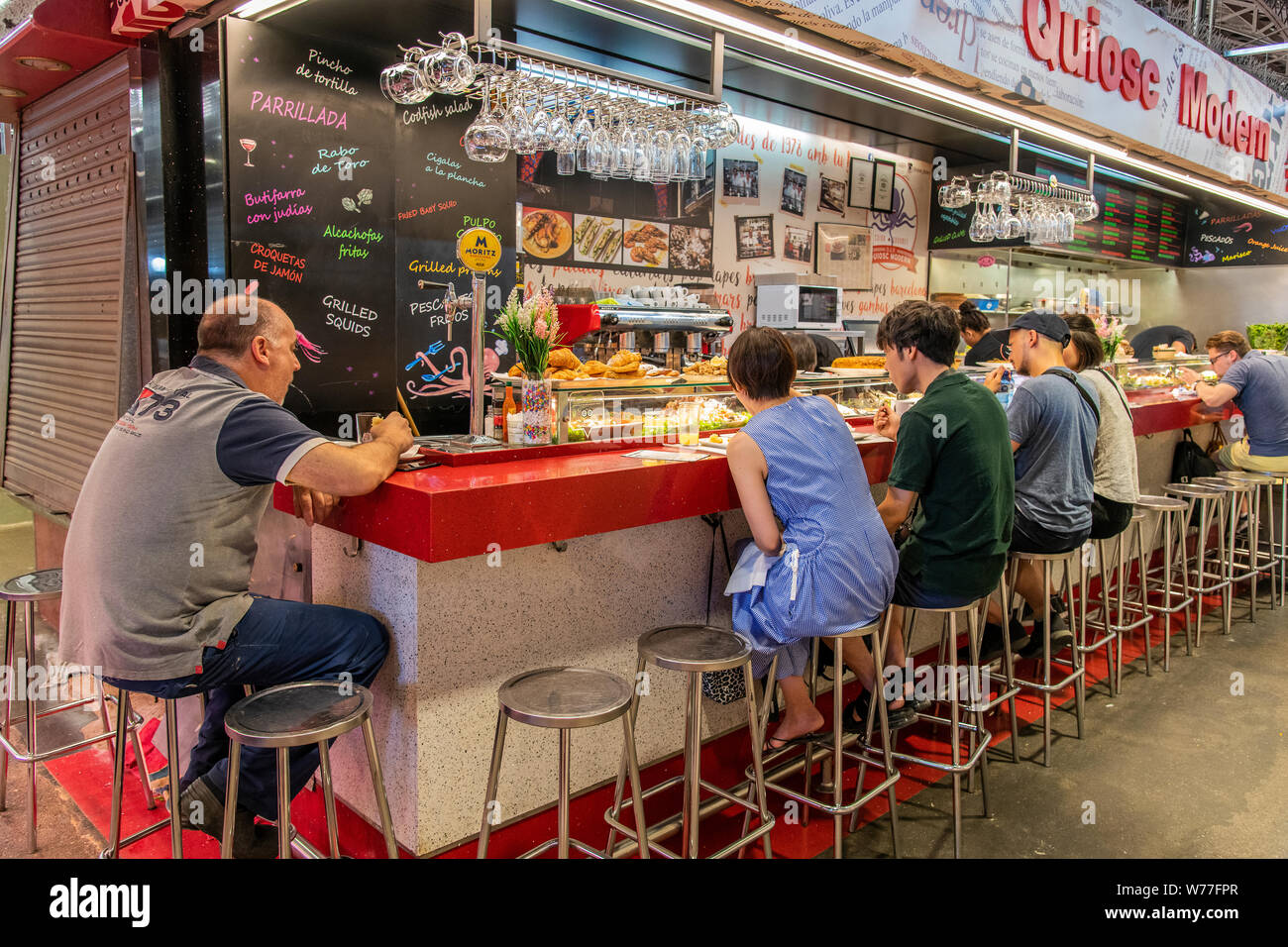 Tapas Bar, Boqueria Lebensmittelmarkt, Barcelona, Katalonien, Spanien Stockfoto