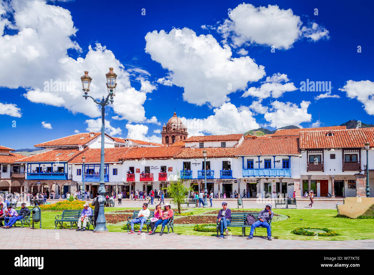 Cusco, Peru - April 2017: Plaza de Armas, mittelalterliche Stadt Cuzco (ehemalige Hauptstadt des Inka-reiches), Anden, Südamerika. Stockfoto