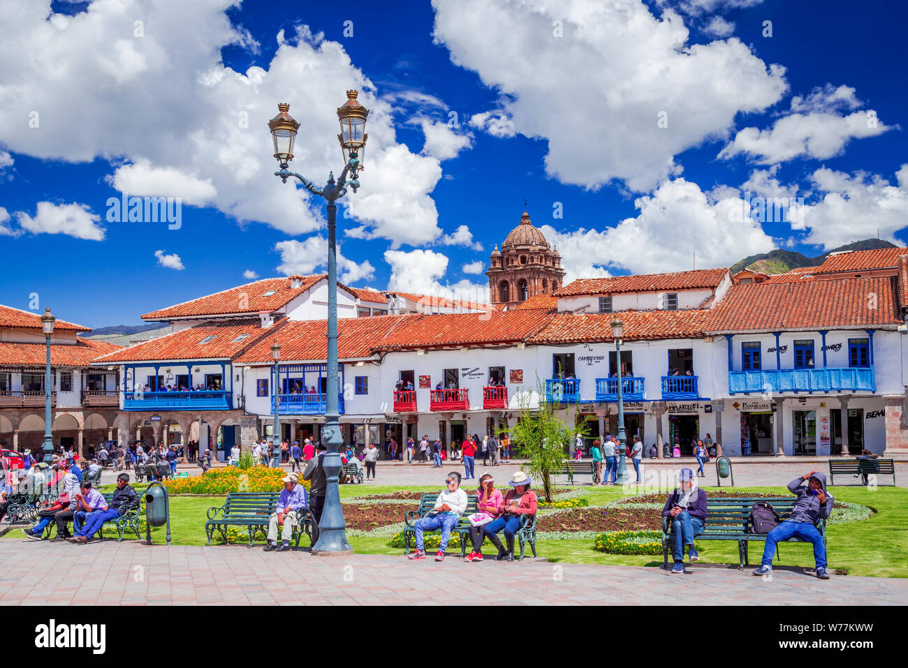 Cusco, Peru - April 2017: Plaza de Armas, mittelalterliche Stadt Cuzco (ehemalige Hauptstadt des Inka-reiches), Anden, Südamerika. Stockfoto