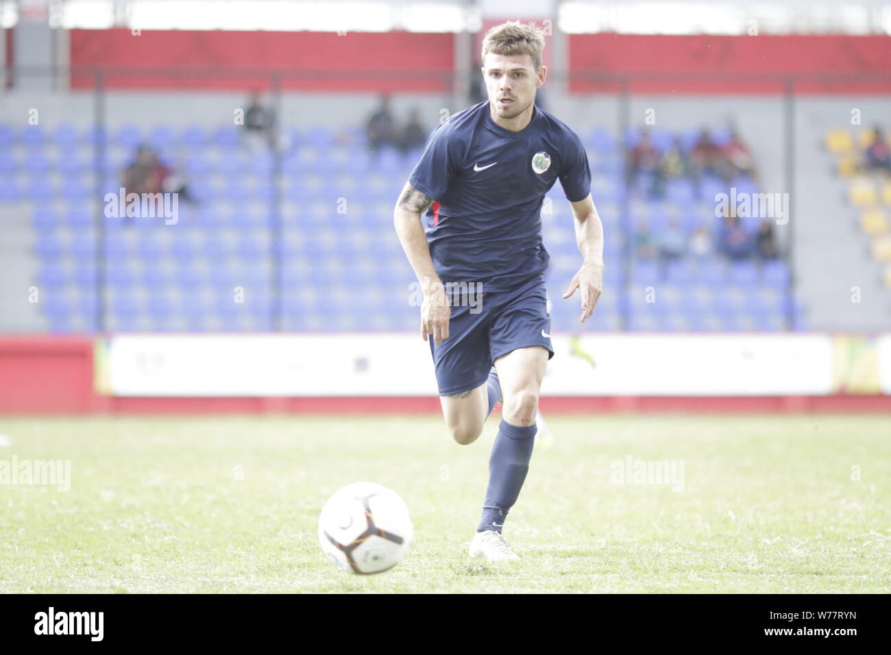 à 24 heures de la finale Maurice-Réunion, aujourd’hui au stade George V, nous sommes allés à la rencontre du sélectionneur mauricien pour mieux défini Stockfoto