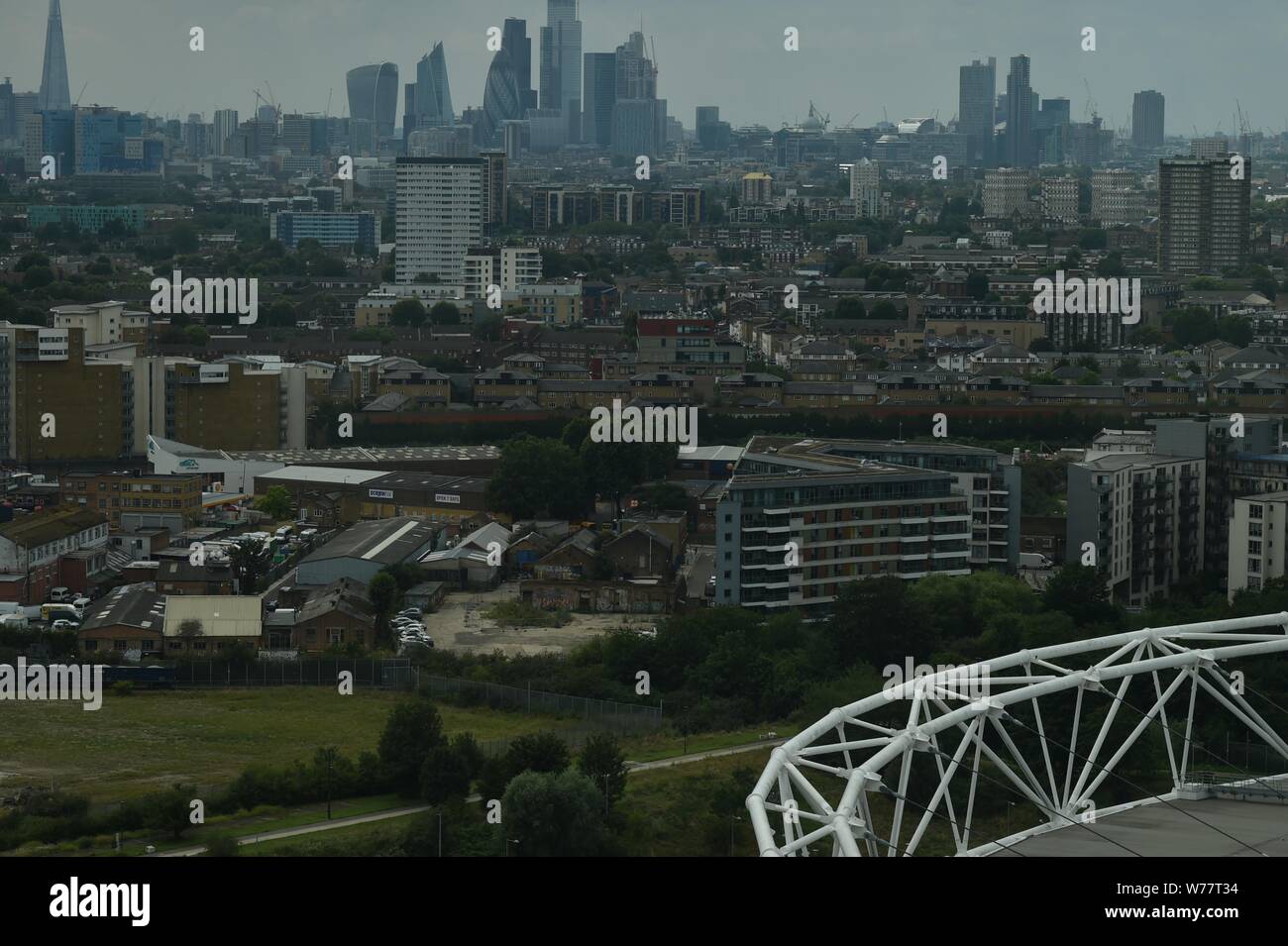 Blick auf London Form oben Arcelomittal Orbit im Olympischen Park in London Stockfoto