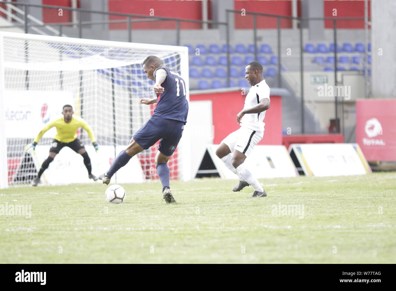 à 24 heures de la finale Maurice-Réunion, aujourd’hui au stade George V, nous sommes allés à la rencontre du sélectionneur mauricien pour mieux défini Stockfoto