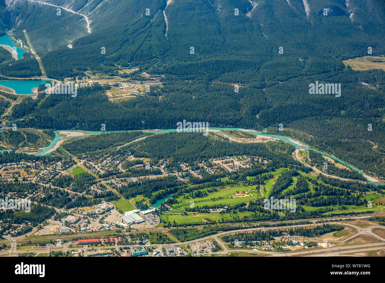 Luftaufnahme von Canmore, Alberta Kanada liegt etwas außerhalb von Banff National Park. Stockfoto