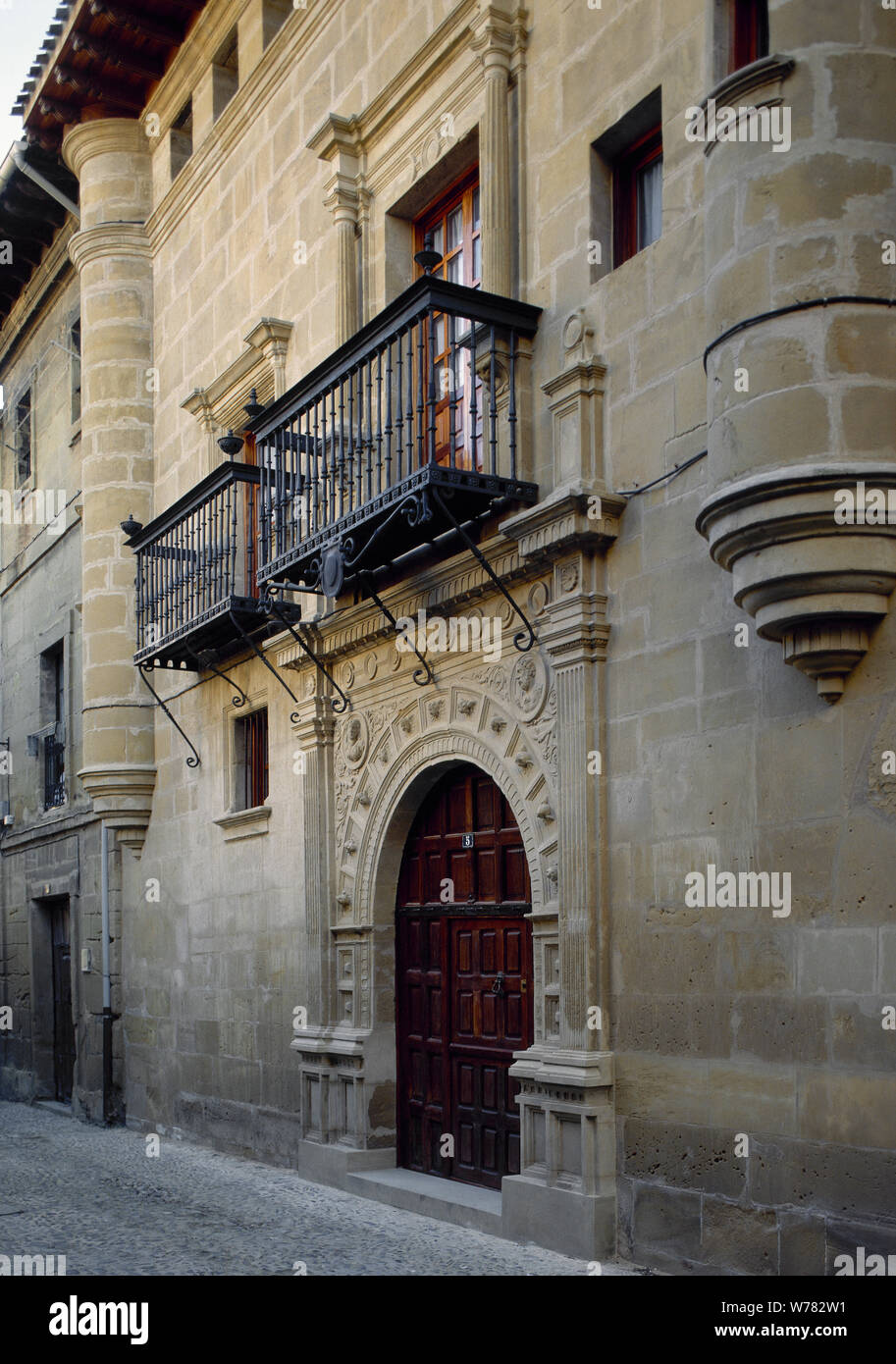 Spanien. La Rioja. Briones. Fassade eines edlen Stein Haus im Dorf. La Rioja Alta. Stockfoto