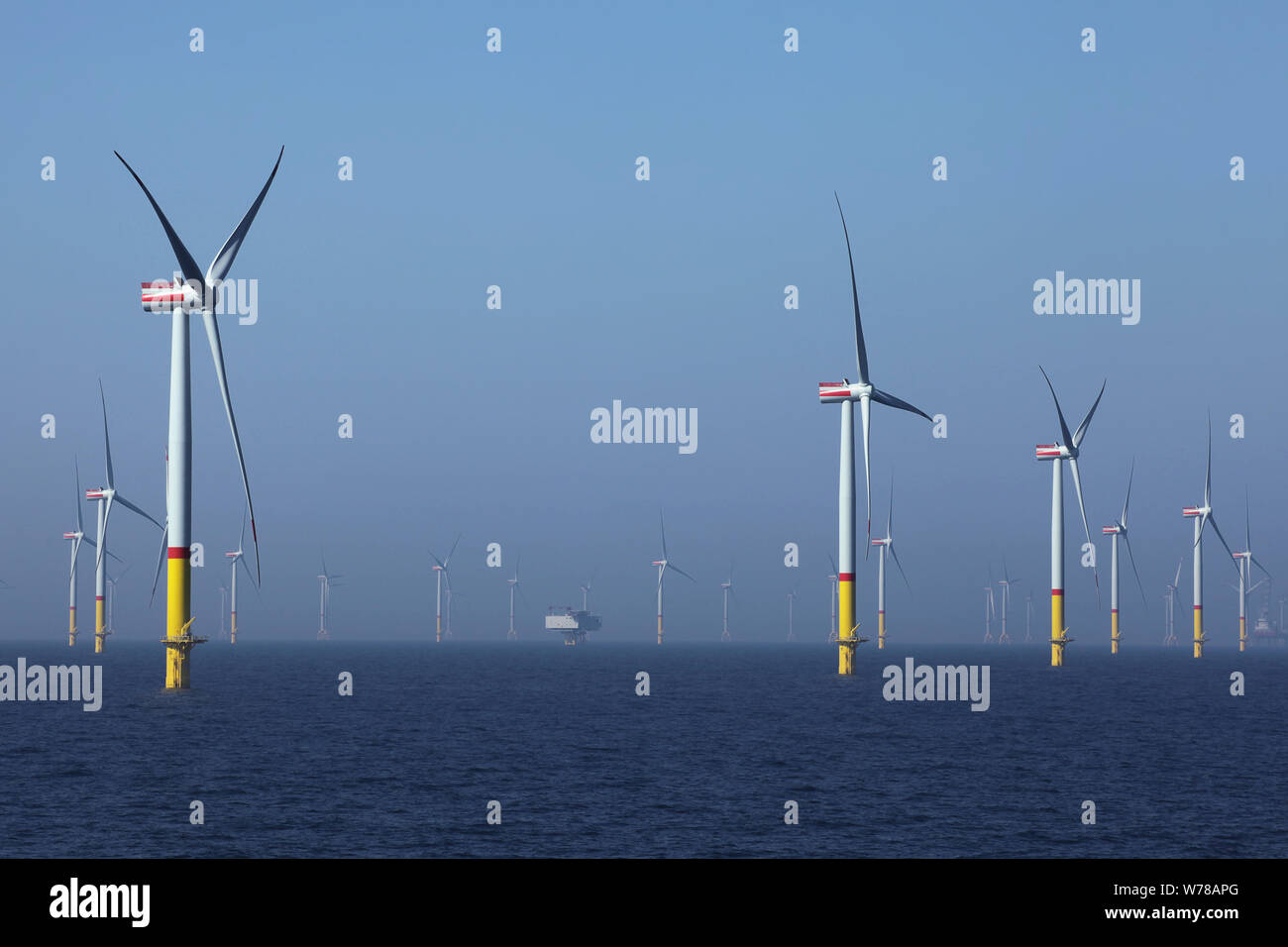 Off-shore Wind Power. Die Arkona grüne Energie Offshore Windpark in der Ostsee. Stockfoto