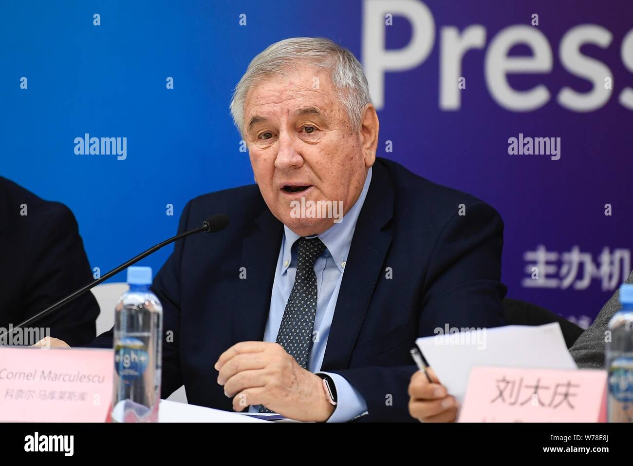 Cornel Marculescuat, Executive Director von FINA, besucht eine Pressekonferenz für die vierte Ausgabe der FINA Welt Aquatics Gala in Peking, China, Stockfoto