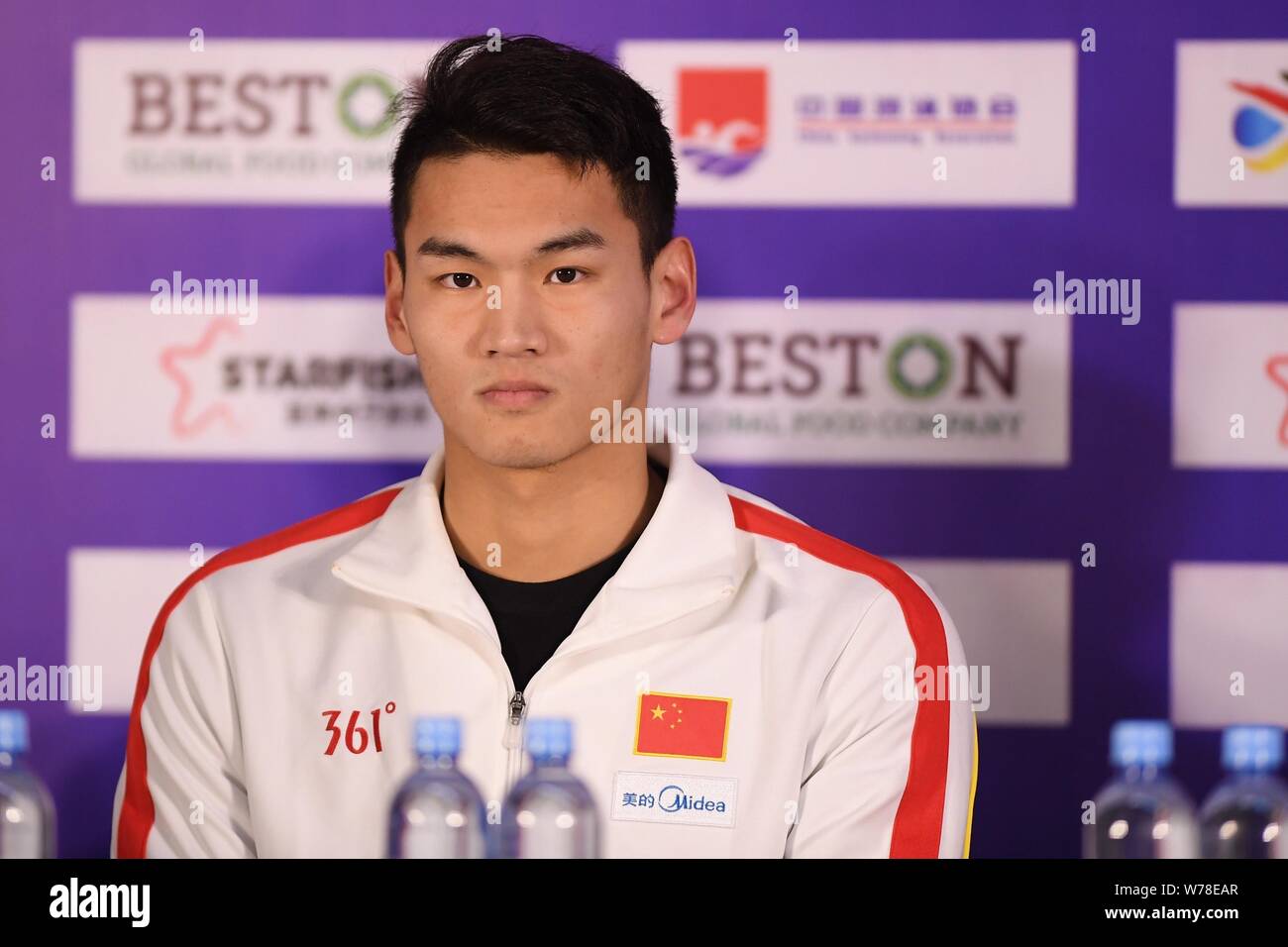 Chinesische Schwimmer Xu Jiayu besucht eine Pressekonferenz für die FINA/airweave Schwimmen Wm Peking (CHN) 2017 in Peking, China, 9. November 2017. Stockfoto