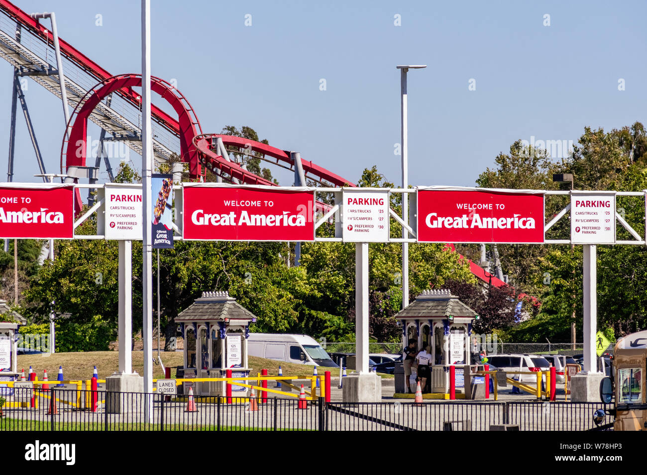 August 1, 2019 Santa Clara/CA/USA - Eingangsbereich der California's Great America amusement park in South San Francisco Bay Area; Besitz und Stockfoto