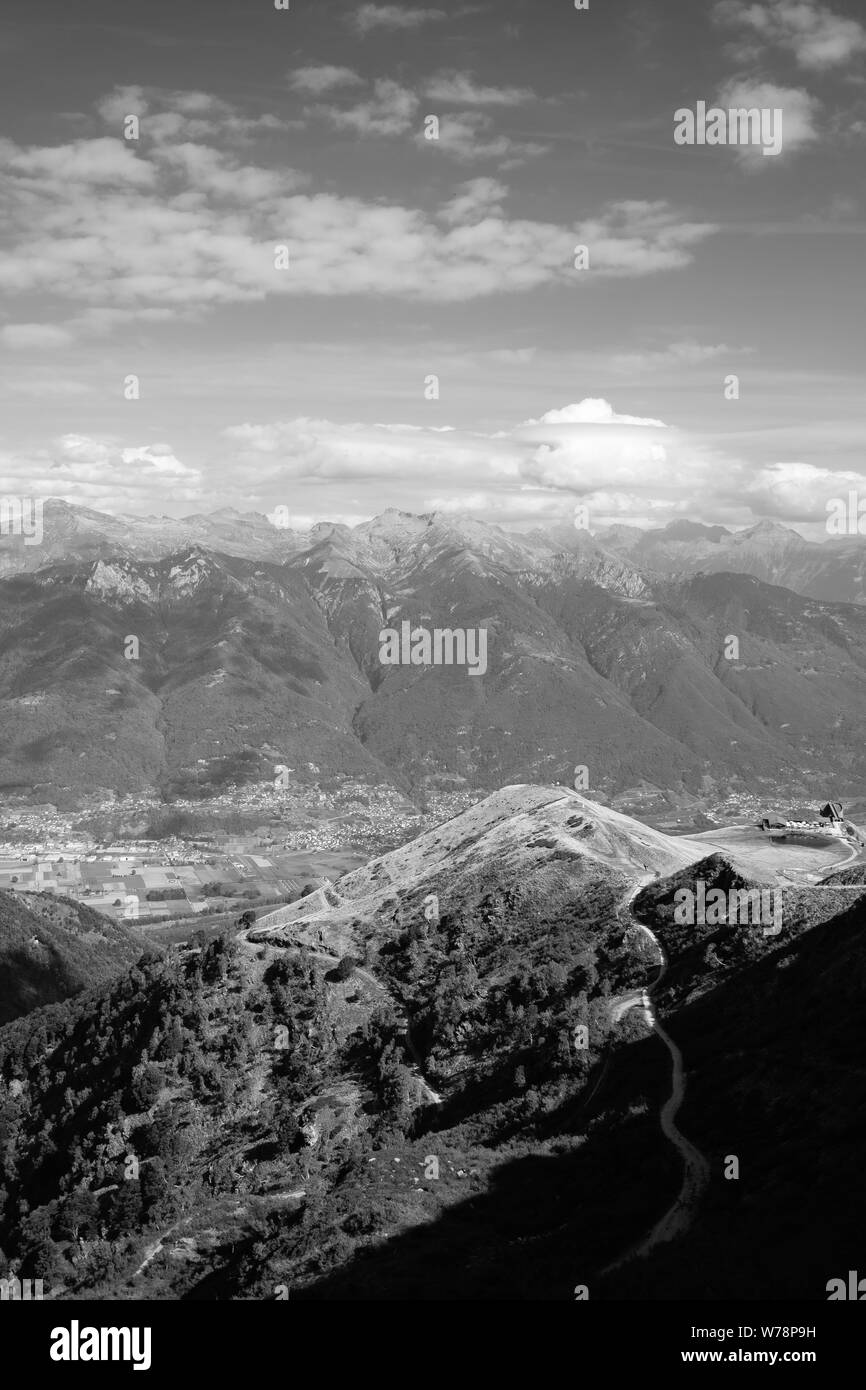 Idyllische Landschaft am Monte Tamaro in der Schweiz Stockfoto