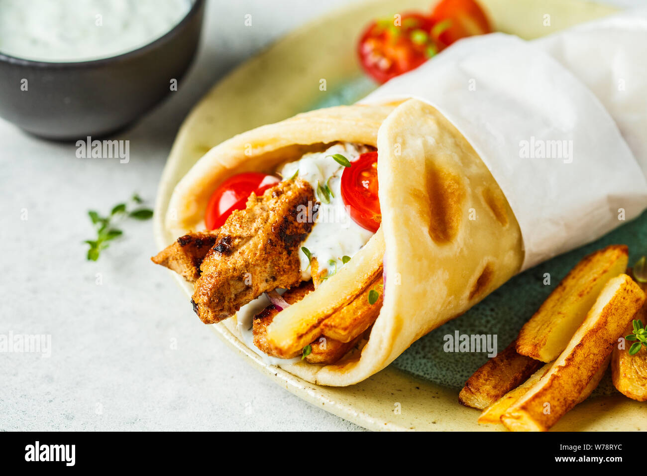 Gyros pita greece -Fotos und -Bildmaterial in hoher Auflösung – Alamy Gyros pita greece -Fotos und -Bildmaterial in hoher Auflösung – Alamy
