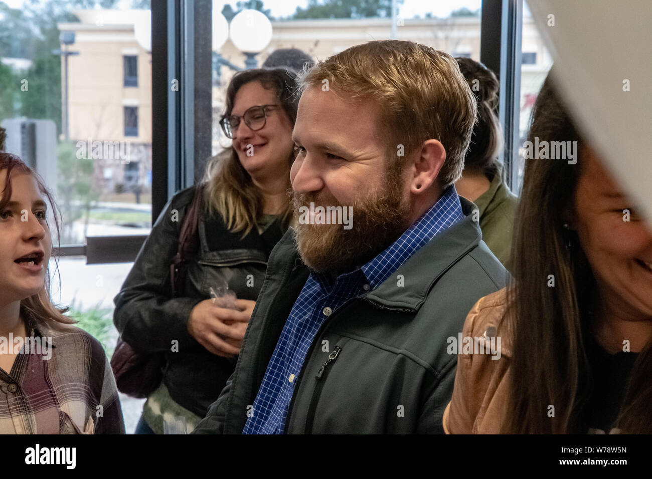 Sonntag Lob mit Enterprise Kirche und Leben Ministerium mit Musik Stockfoto