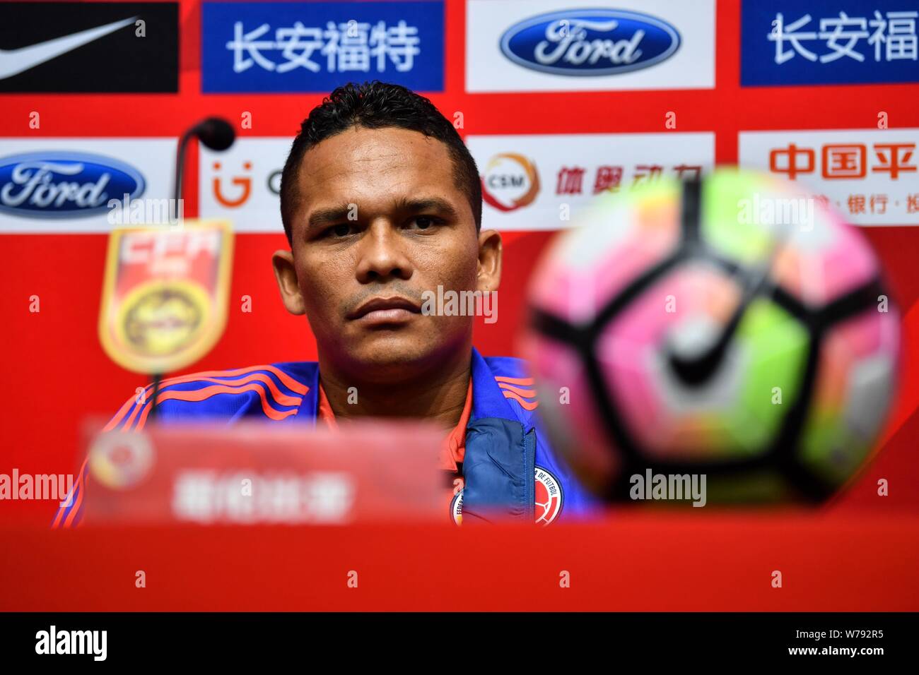Kolumbianischer Fußballspieler Carlos Bacca des kolumbianischen nationalen Männer Fußballmannschaft an einer Pressekonferenz der CFA-Team China International 2017 F Stockfoto