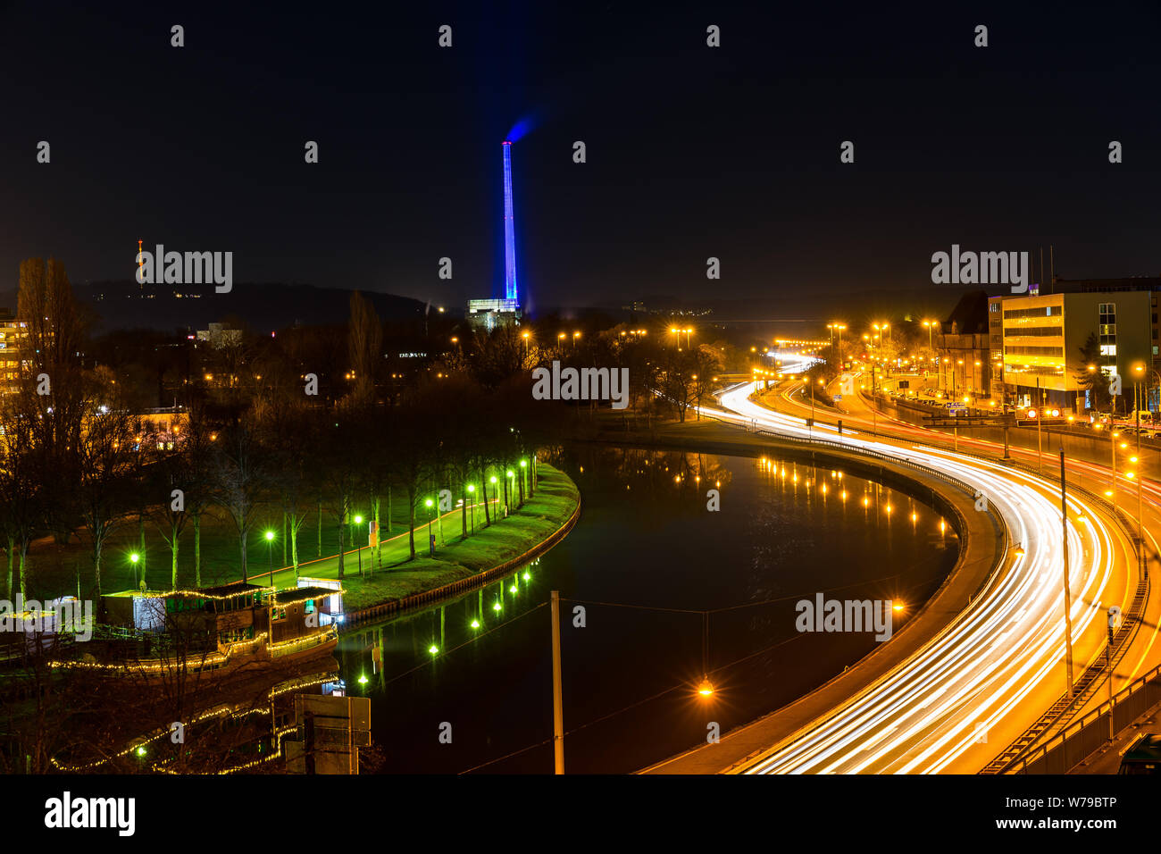 Deutschland, magische Lichter der Stadt Saarbrücken in der Nacht Stockfoto