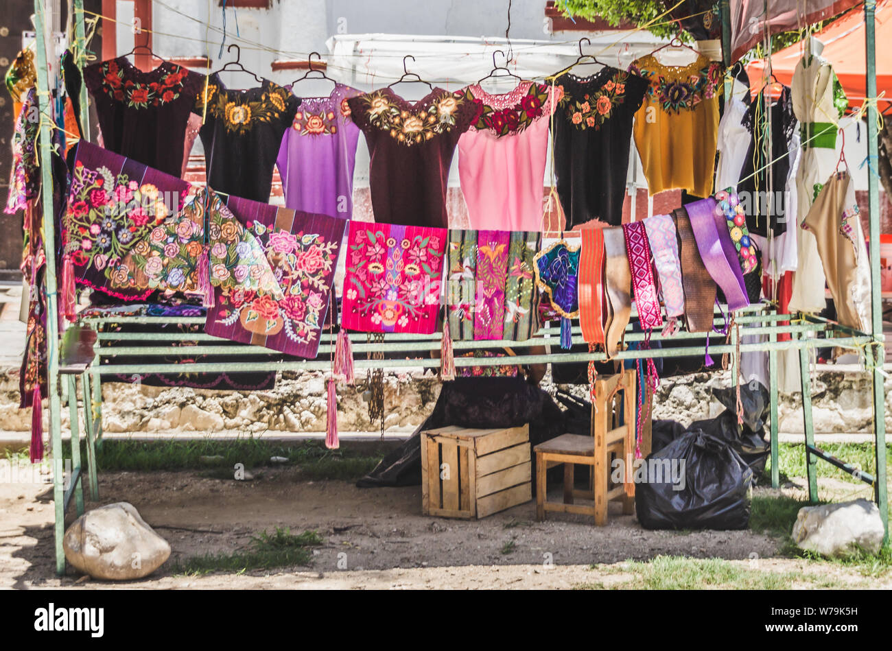 San Cristobal de las Casas, Chiapas/Mexiko - 21/07/2019: Detail der handwerklichen Textilwaren in Chiapas, Mexiko Stockfoto