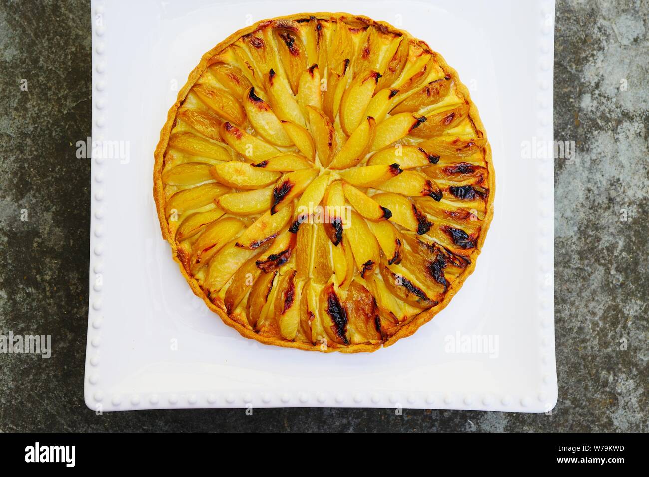 Hausgemachte Obstkuchen mit Pflaumen und frangipane Mandelcreme Stockfoto