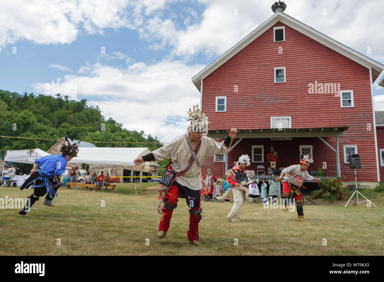 Traditionellen Tanz im jährlichen Kanatsiohareke Mohawk Indian Festival, Fonda, New York, Montgomery County Stockfoto