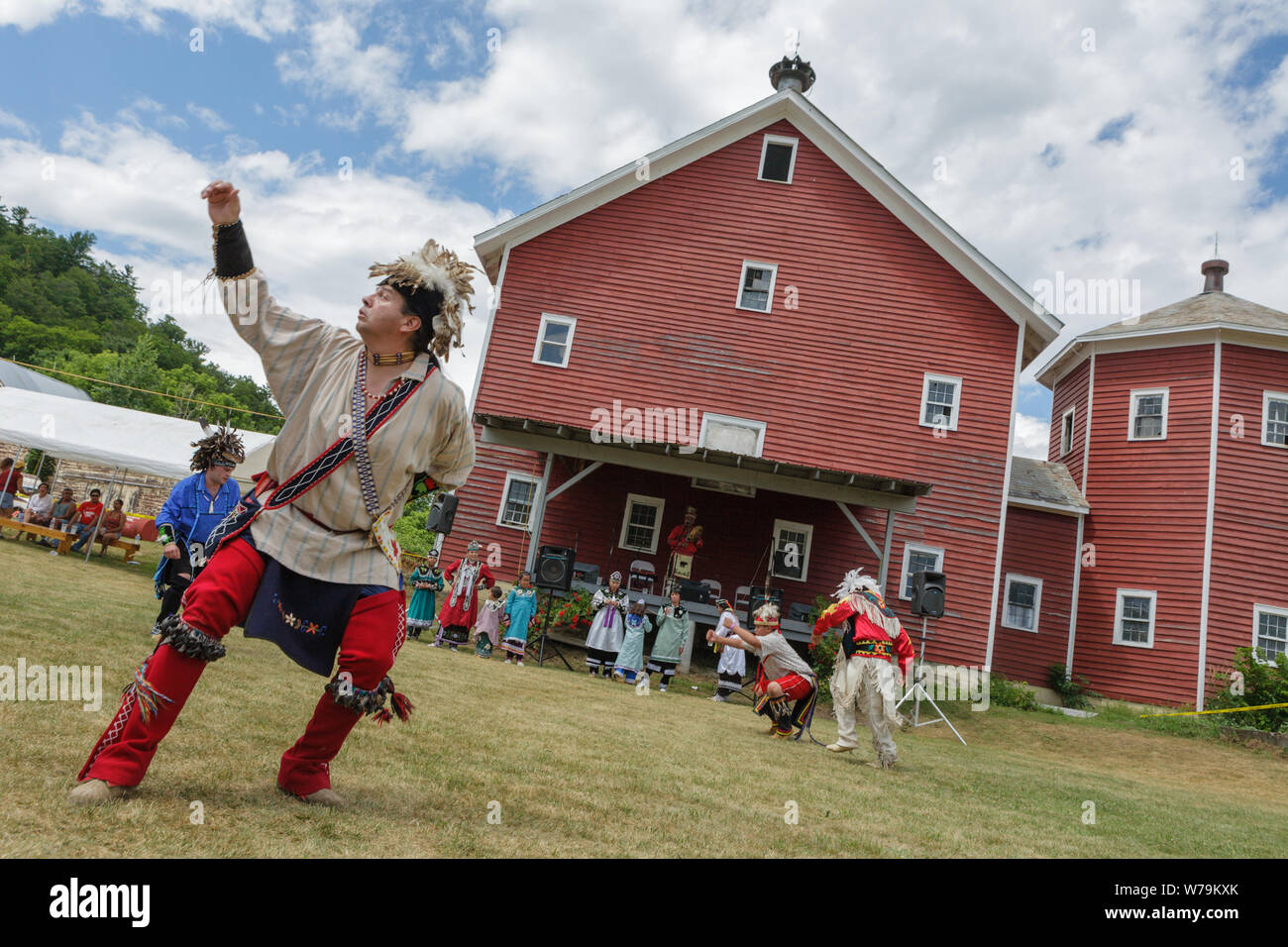 Traditionellen Tanz im jährlichen Kanatsiohareke Mohawk Indian Festival, Fonda, New York, Montgomery County Stockfoto