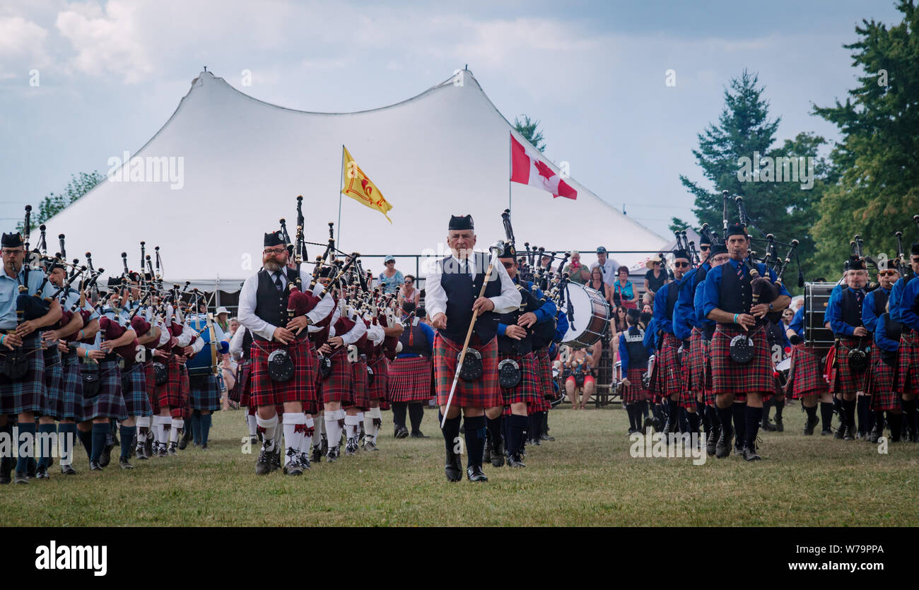 Fergus, Ontario, Kanada - 08 11 2018: Über 20 Pipe Bands in der Pipe Band Contest von Pipers und Pipe Band Gesellschaft von Ontario während der F Statt paricipated Stockfoto