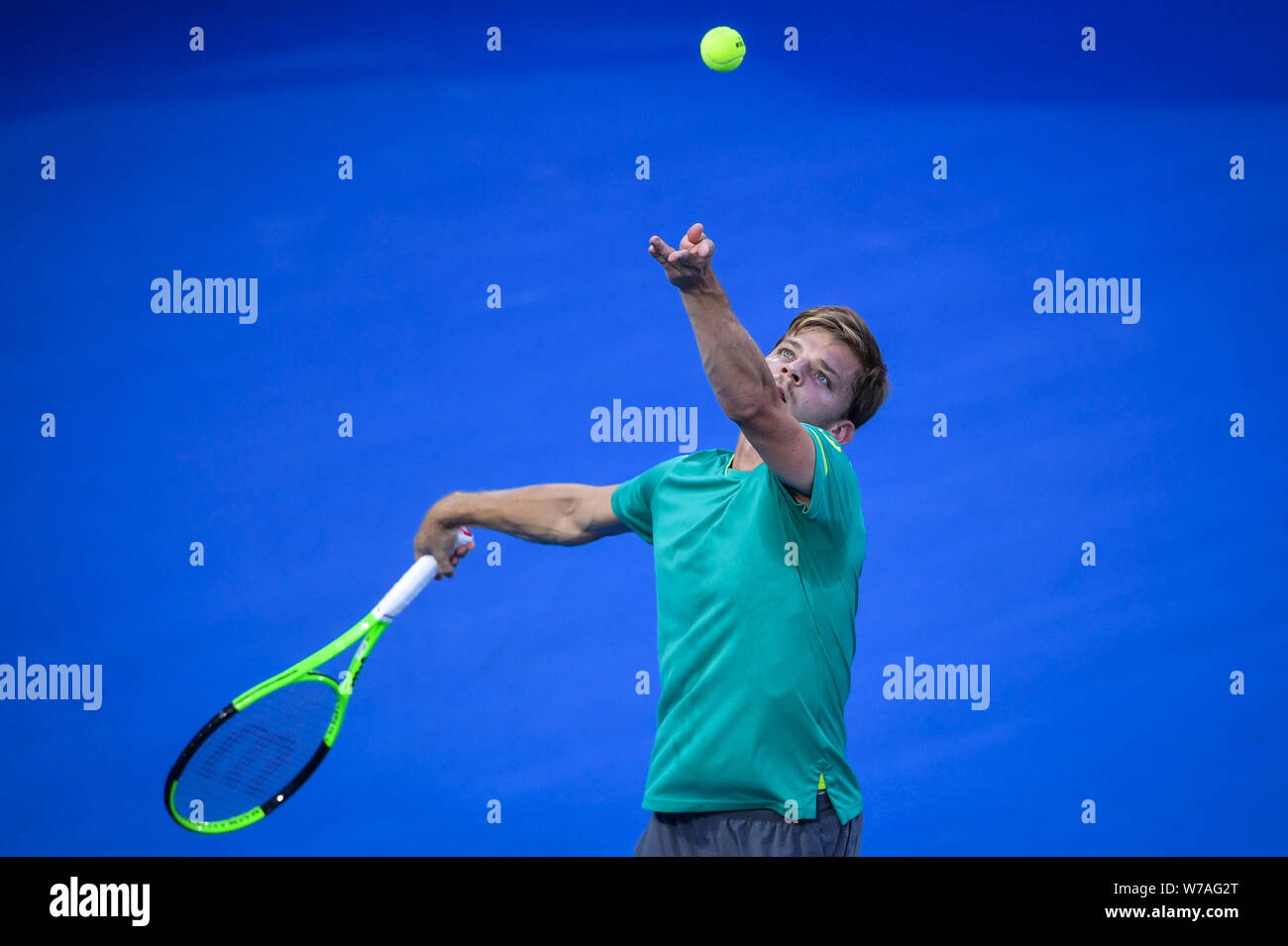 David Goffin Belgien serviert gegen Alexandr Dolgopolov der Ukraine in ihrem letzten Spiel der männlichen Singles während der 2017 Shenzhen Open Tennis t Stockfoto